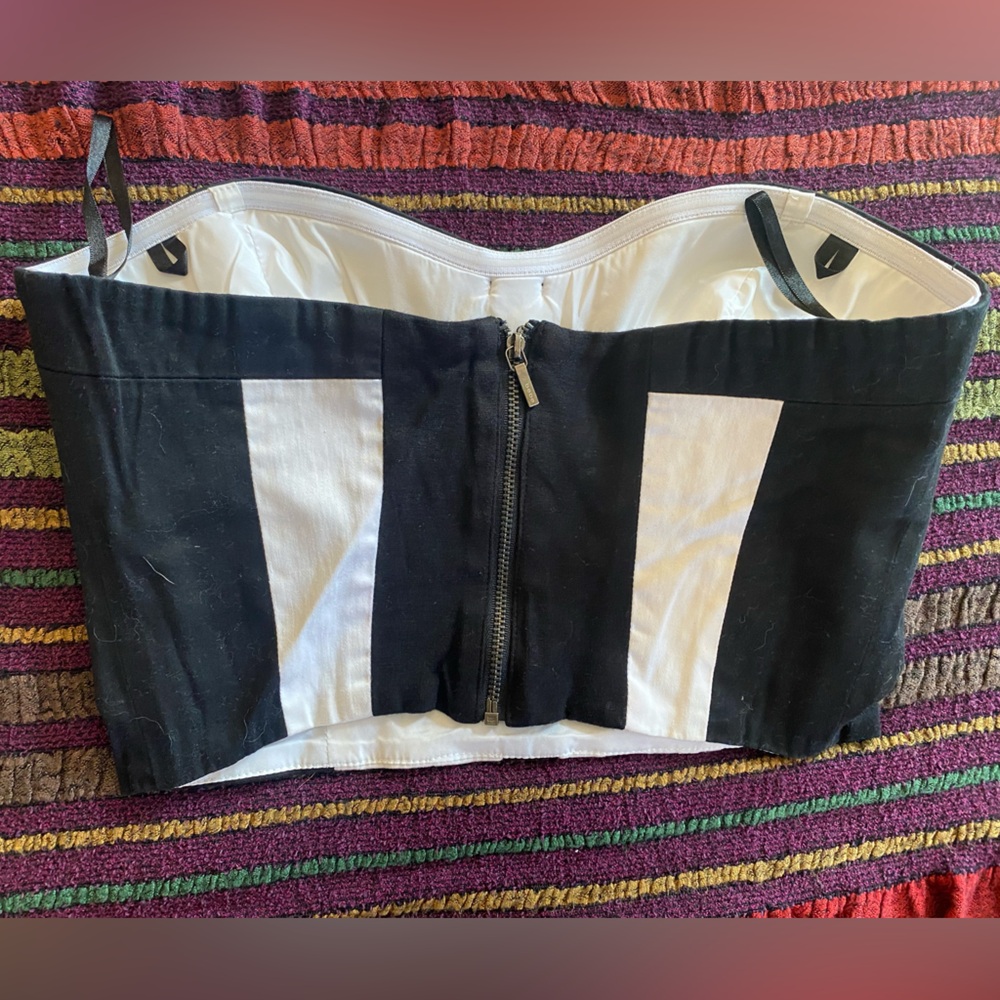 bebe Black and White Camisole Top. Size XS - Picture 2 of 2